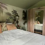 度假居 Former Railway Keeper's House With Rose Garden Frontenac (Lot)