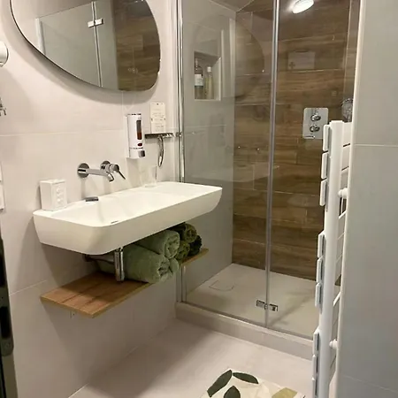 Nyaraló Former Railway Keeper's House With Rose Garden