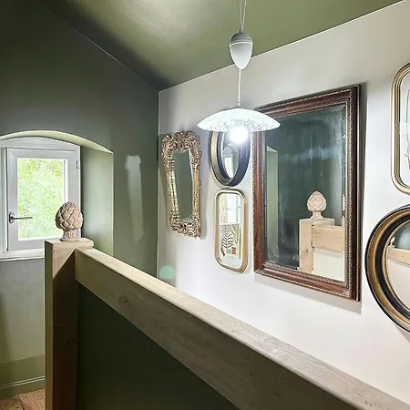 Former Railway Keeper's House With Rose Garden *