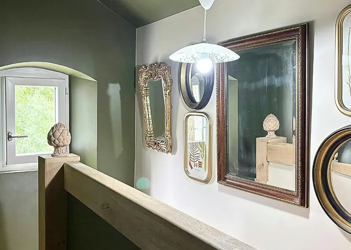 Former Railway Keeper's House With Rose Garden *